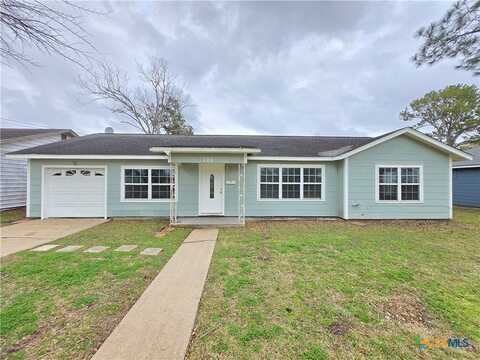 704 Farley Street, El Campo, TX 77437