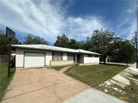 725 S Pecan, Moulton, TX 77975