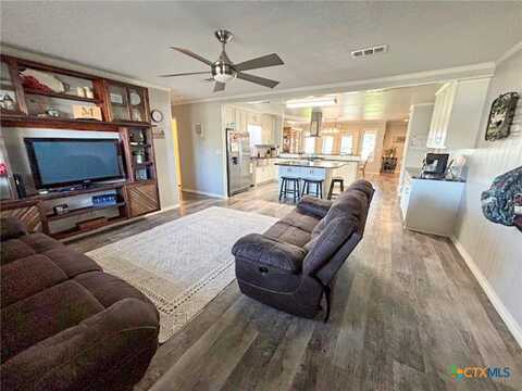 912 N Avenue G, Shiner, TX 77984