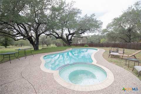 797 Killarney Road, Floresville, TX 78114