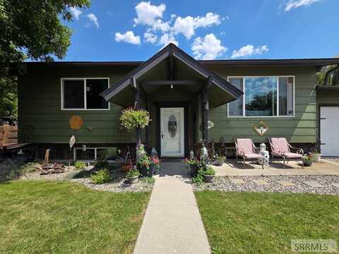 904 Edwards Street, Salmon, ID 83467