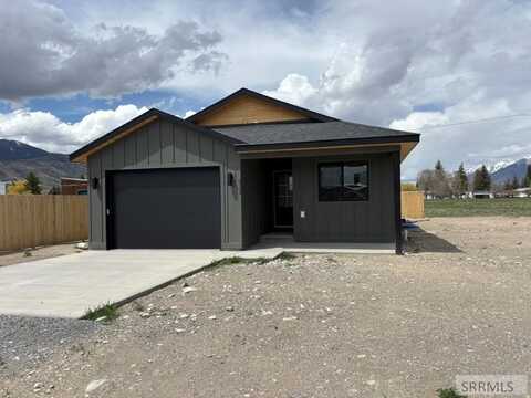 412 Rose Avenue, Mackay, ID 83251