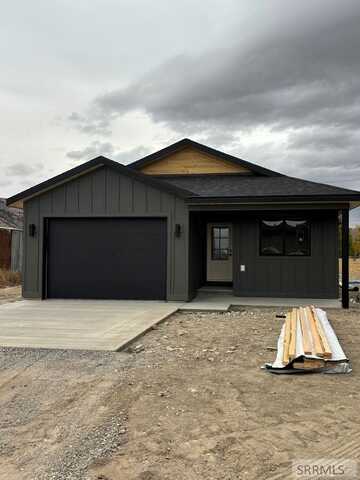 412 Rose Avenue, Mackay, ID 83251