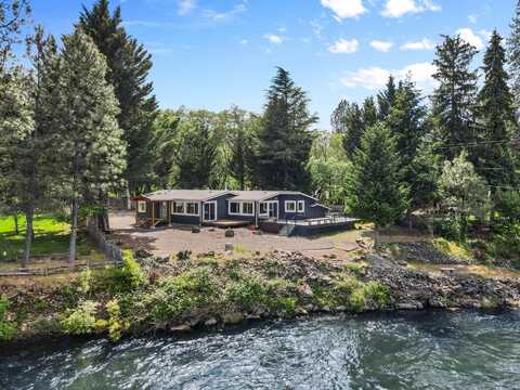 84 Meadow Lane, Shady Cove, OR 97539