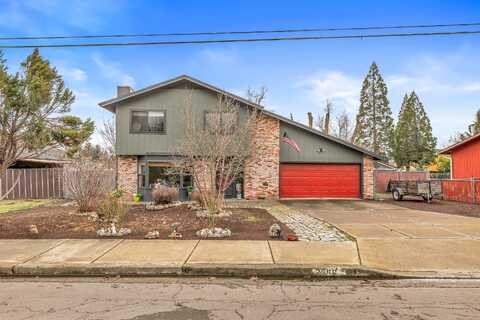 2556 Dellwood Avenue, Medford, OR 97504