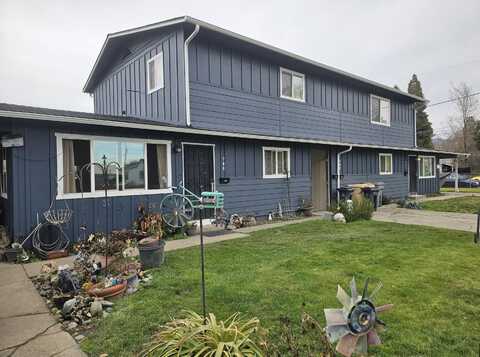 702 SE 9th Street, Grants Pass, OR 97526