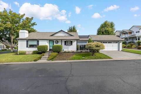 3555 South Village Drive, Medford, OR 97504