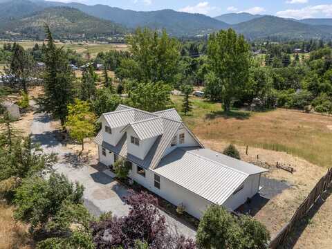 135 Maywood Way, Ashland, OR 97520