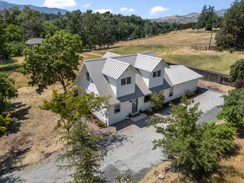 135 Maywood Way, Ashland, OR 97520