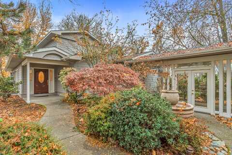 737 SE M Street, Grants Pass, OR 97526