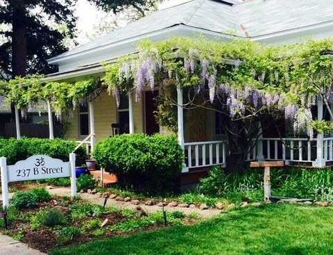 237 B Street, Ashland, OR 97520