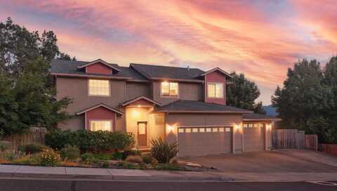 300 Woodville Way, Rogue River, OR 97537