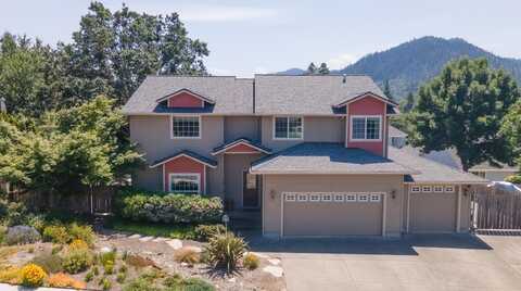 300 Woodville Way, Rogue River, OR 97537