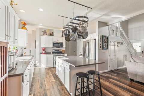 300 Woodville Way, Rogue River, OR 97537