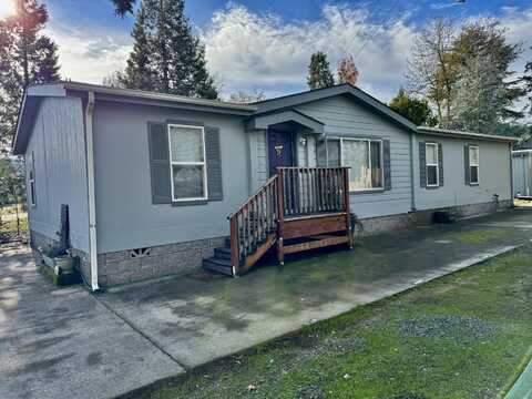 1696 Parkdale Drive, Grants Pass, OR 97527