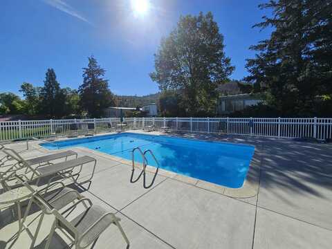 3955 S Stage Road, Medford, OR 97501
