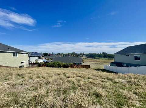 135 Hidden Valley Drive, Eagle Point, OR 97524