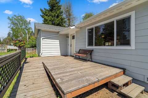 703 NE 10th Street, Grants Pass, OR 97526