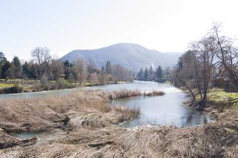 900 Mystic Dr, Grants Pass, OR 97527