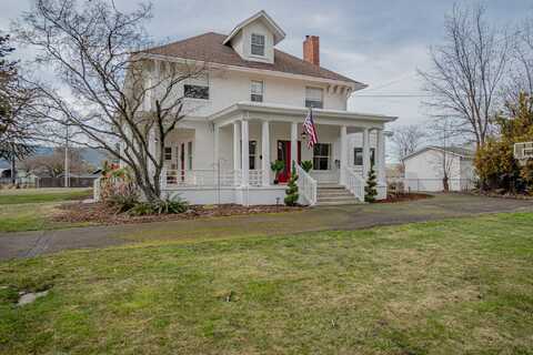 635 S 2nd Street, Central Point, OR 97502