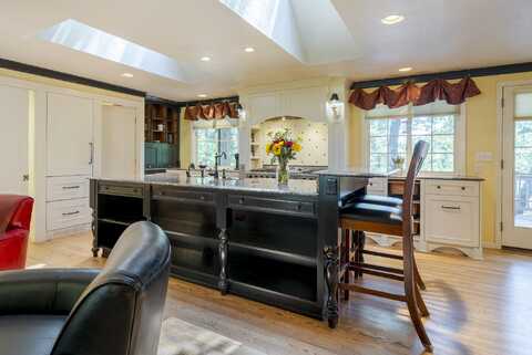 1024 Pinecrest Terrace, Ashland, OR 97520