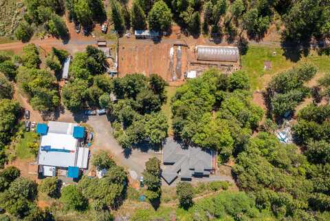 118 Airport Drive, Cave Junction, OR 97523