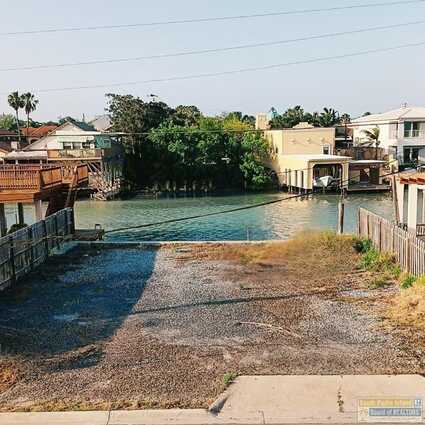 814 Tarpon Ave, Port Isabel, TX 78578