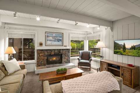 1216 Villager Condo Dr, Sun Valley, ID 83353