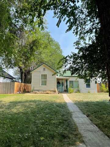 414 N Birch St, Shoshone, ID 83352