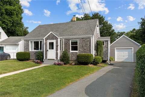 25 King Road, Middletown, RI 02842