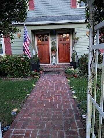 21 Shield Street, Newport, RI 02840