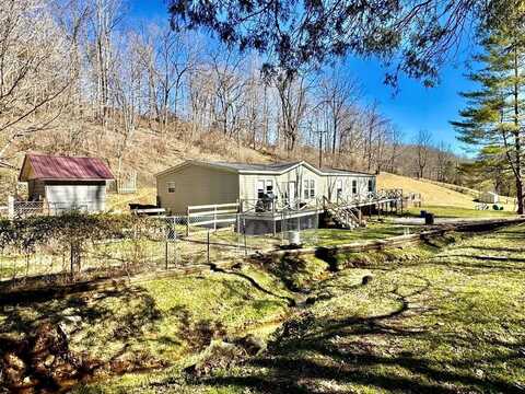 884 Town Hollow Rd, Cedar Bluff, VA 24609