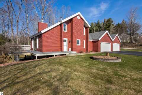 4243 Summerhill Road, Traverse City, MI 49684