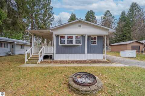 111 Terrace Drive, Houghton Lake, MI 48629