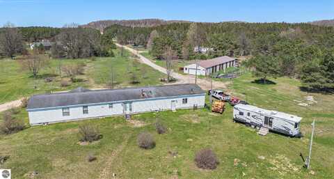 11249 SW Frankie Lane, Fife Lake, MI 49620