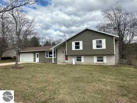 422 Huston, Cadillac, MI 49601