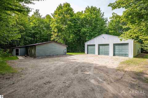 4949 N M-33, Rose City, MI 48654