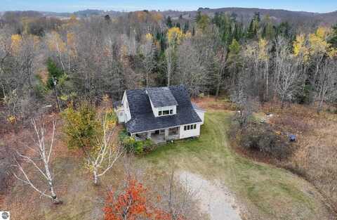 11870 Lee Mann Road, Northport, MI 49670