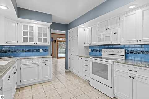 4243 a,b,c Summerhill Road, Traverse City, MI 49684