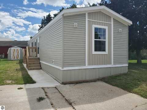 8649 S Loomis Road, Shepherd, MI 48883