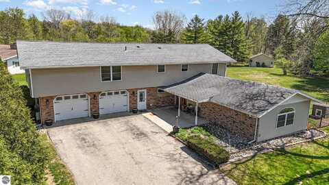 6880 N Luce Road, Alma, MI 48801