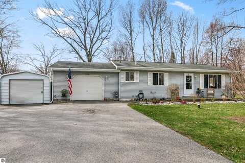 8239 Knapp Road, Houghton Lake, MI 48629