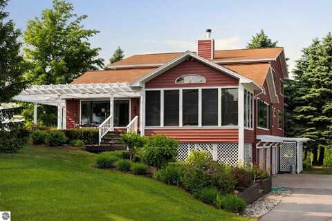 10343 E Hilltop Road, Suttons Bay, MI 49682