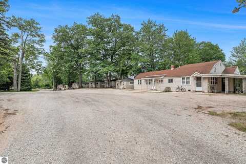 6444 E M-115, Cadillac, MI 49601