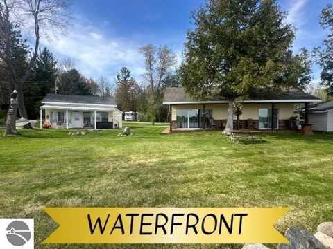 557 N Scott Drive, Farwell, MI 48622