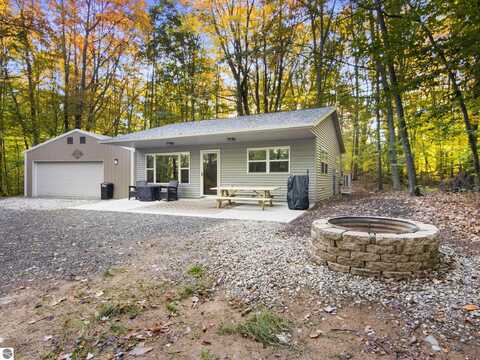 245 W Forest Trail, Leroy, MI 49655