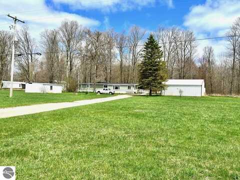 8815 S Young Road, Falmouth, MI 49632