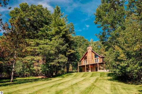 5696 Supply Road, Traverse City, MI 49686