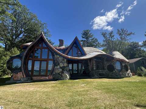 9554 Fowler Lane, Rapid City, MI 49676