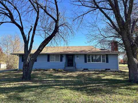 718 S 9th St, Osage City, KS 66523